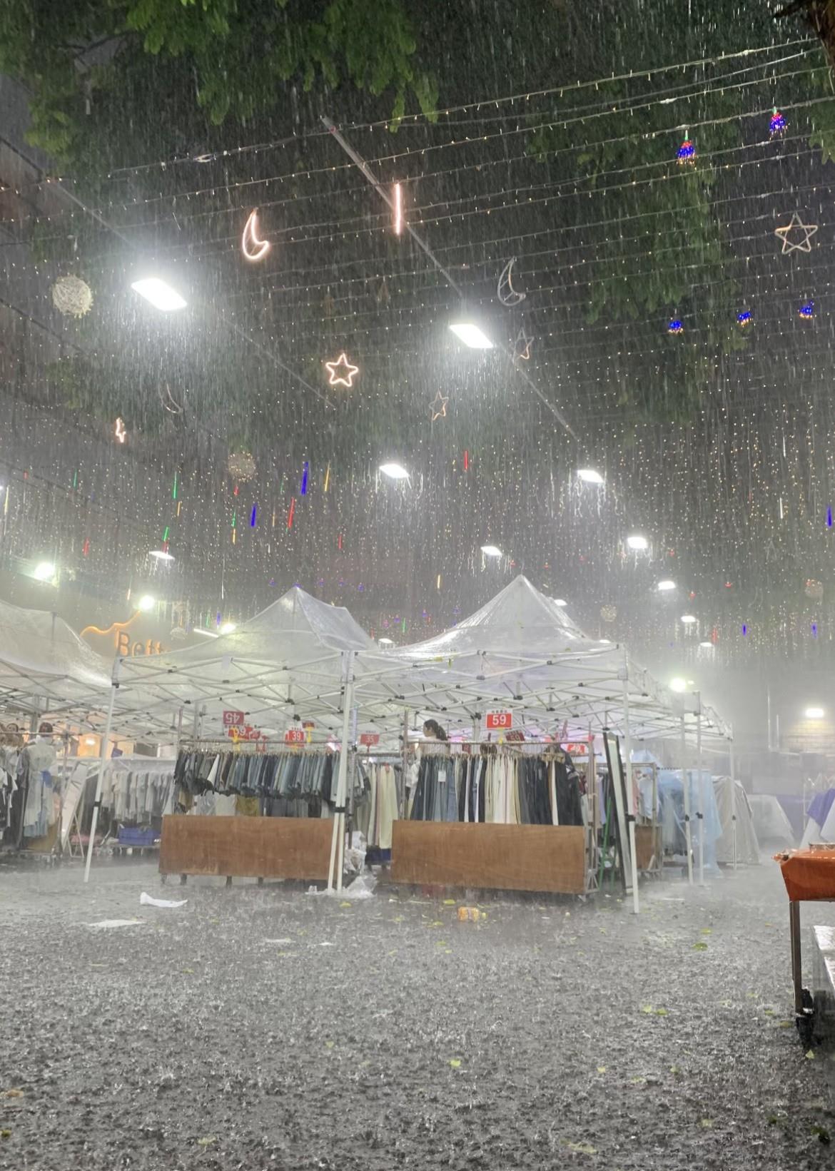 暴雨专挑没带伞的人