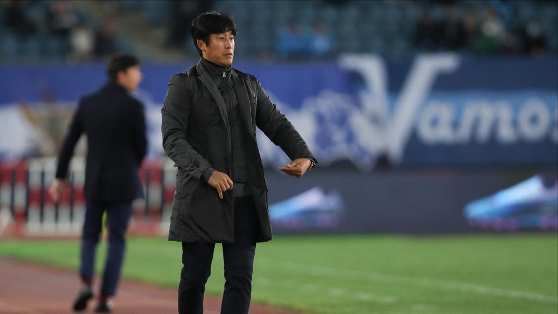 “压着打”两主角再次交手，一人冲击冠军，另一人为保级而战