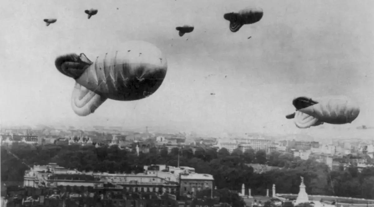 1940年7月不列颠空战开始，德国空军投入了1200多架中型轰炸机，300架Ju