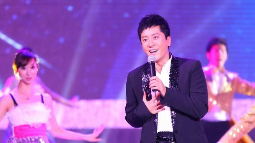 回顾：毛宁不顾父母劝阻入乐坛，走红后迅速落败，53岁无妻生活孤独