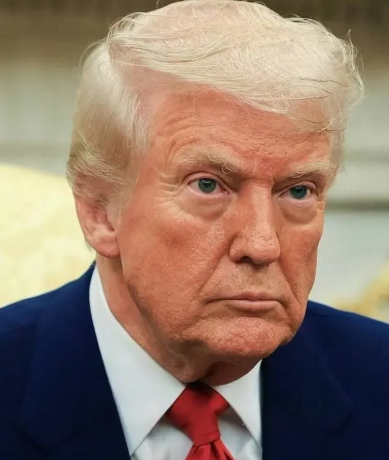特朗普说，美国目前“最紧迫的任务之一，就是彻底击败气候恐慌骗局”。他表示，“激进