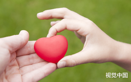 霸总青梅制造空难，揭露国民女机长的替身婚姻