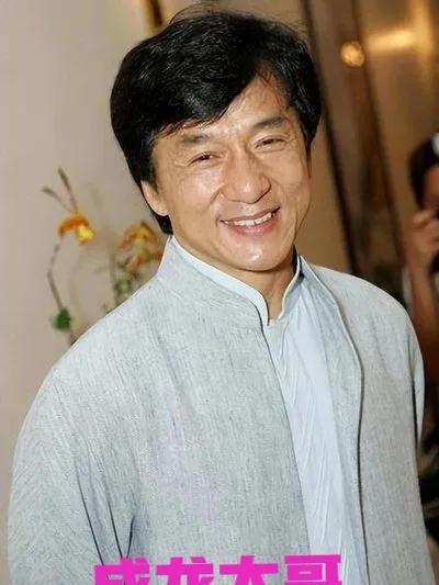 成龙大哥，我想耽误你几分钟，让你听听观众的呼声，有网友说《大兵小将》之后成龙就该