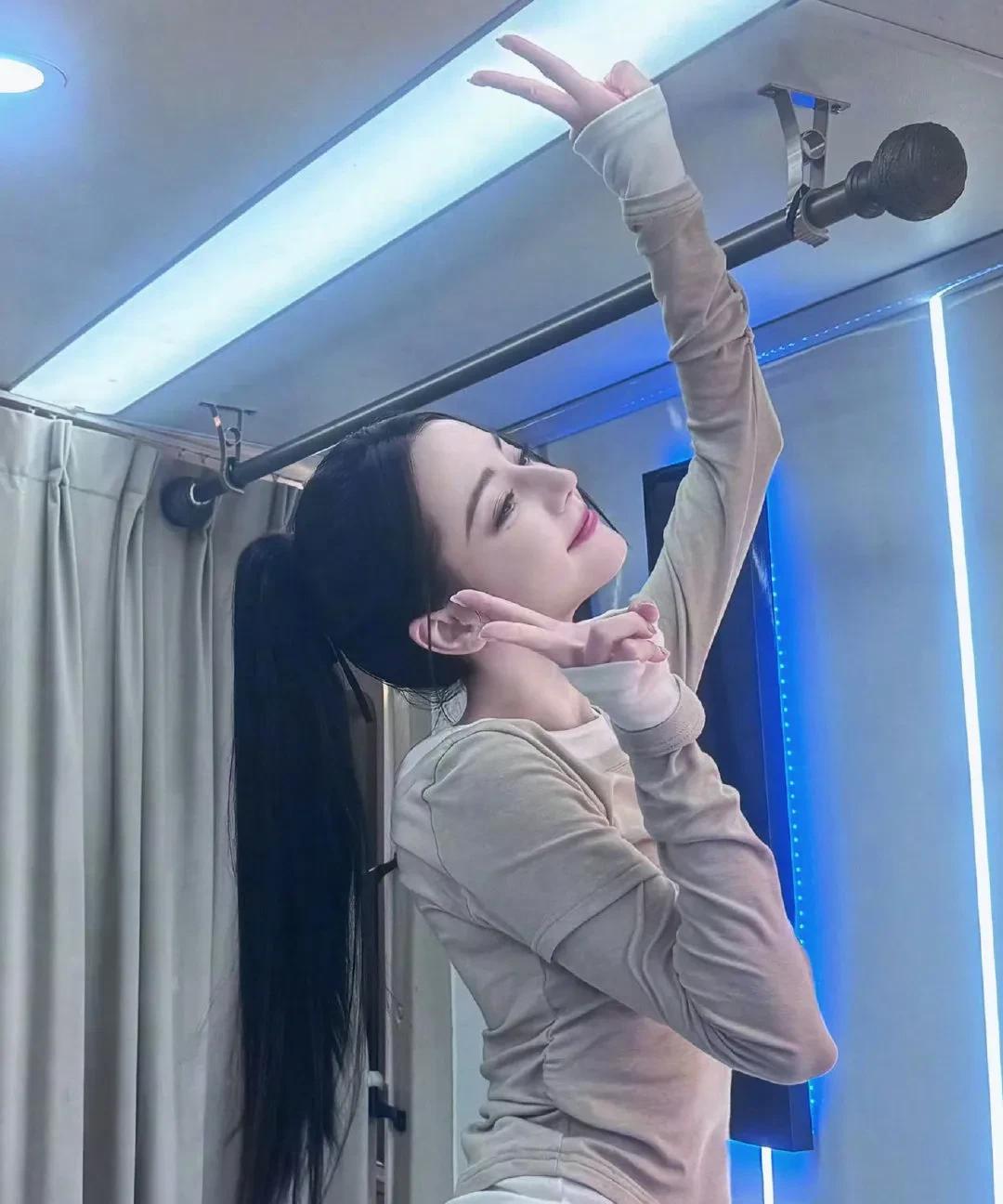 如果你还没有见过迪丽热巴梳大光明高马尾（记得点开看 你会被视觉爽到…