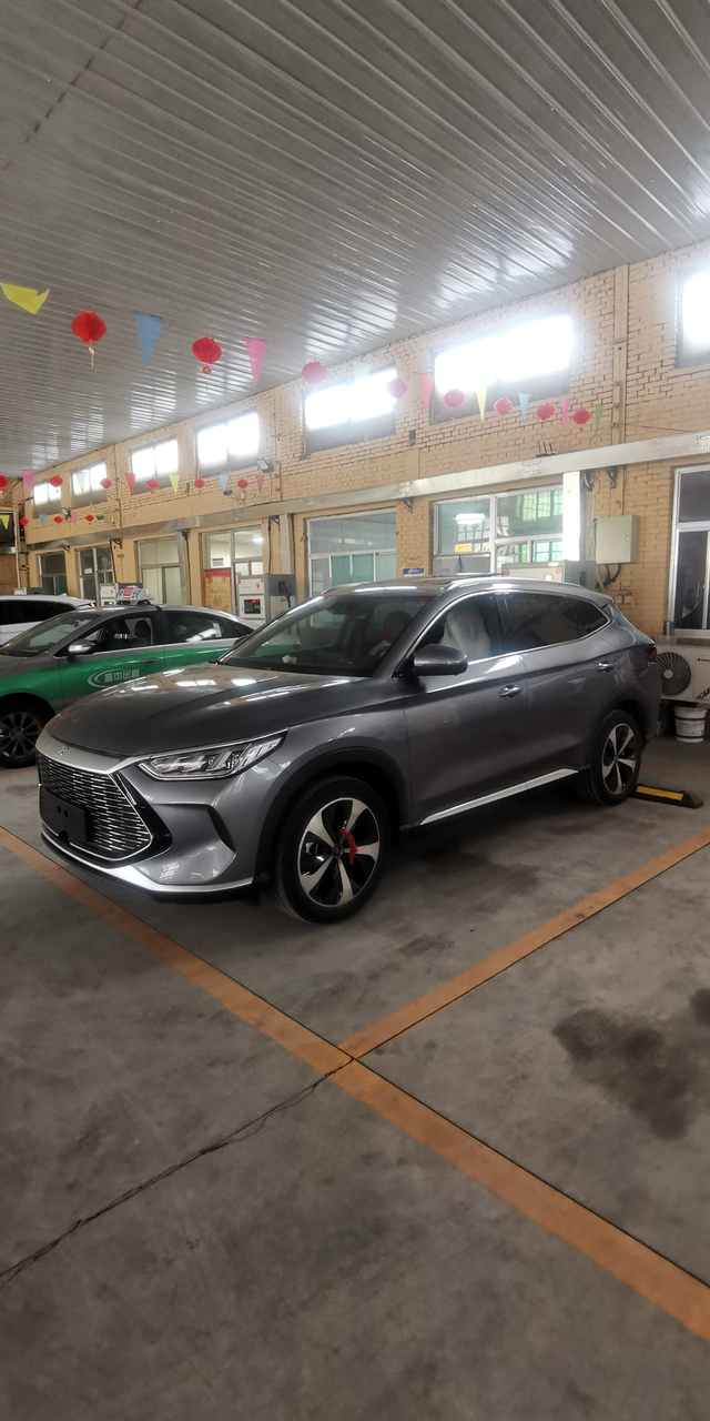 第一次充电站充电感受
第一次到快充桩充电，110版本，30%电量充满时间50分钟