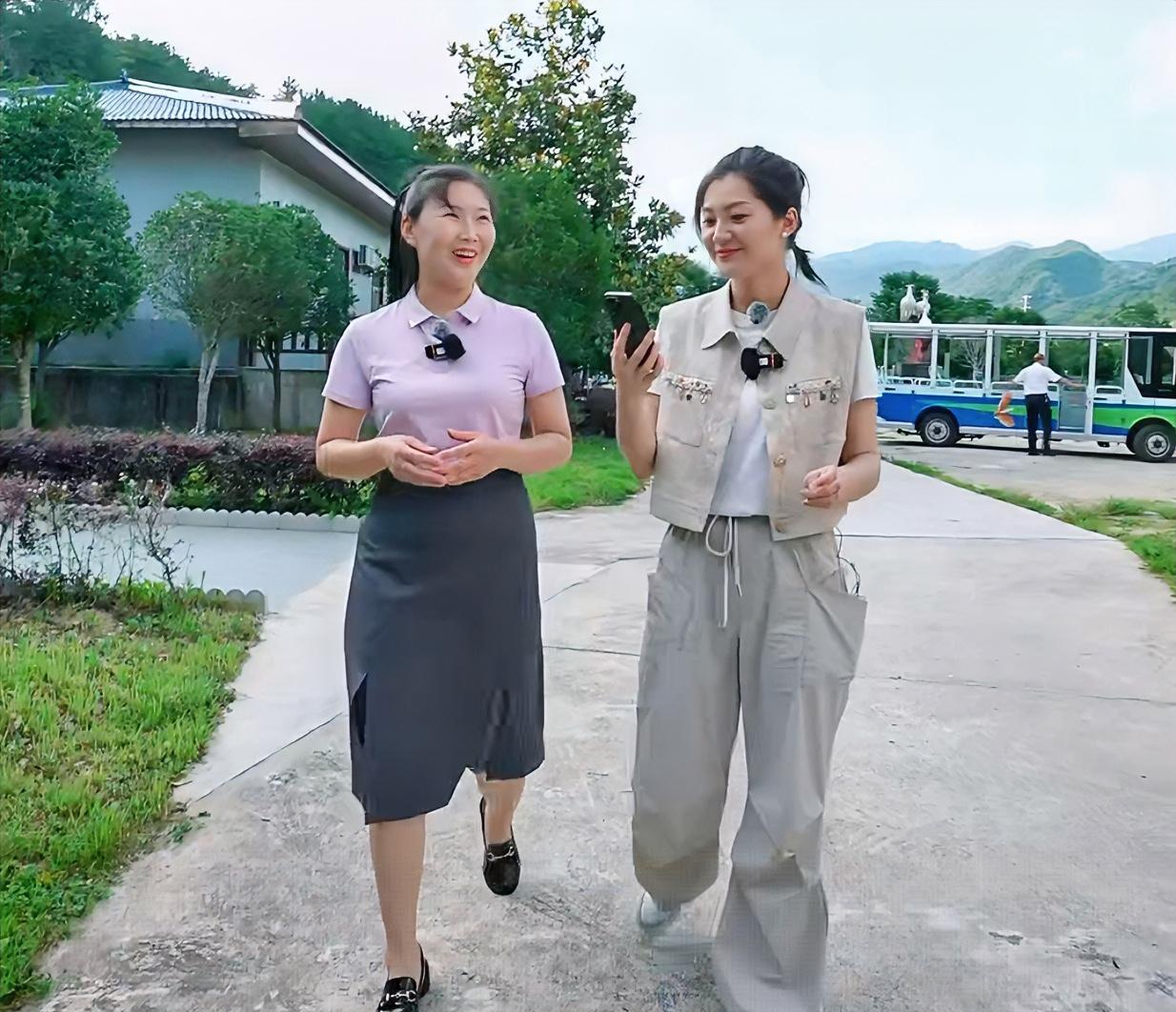 不管什么生物
都是小时候比较可爱啊
盼盼带大家来看秦岭四宝的羚牛
讲解员说雄性羚