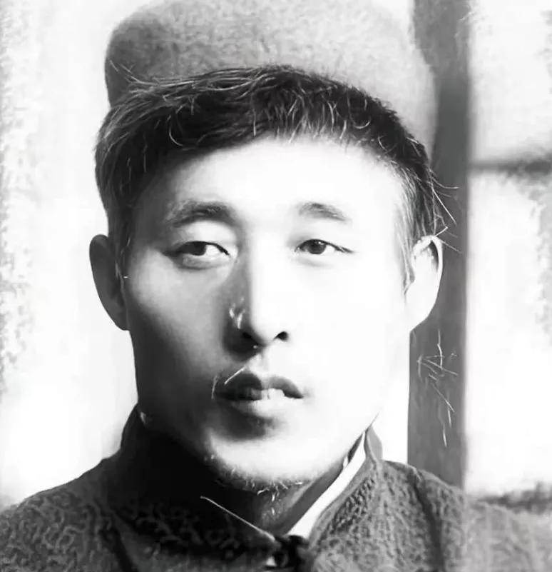 1940年9月，和赵尚志一起回国的原抗联六军长戴鸿宾带队东征时，被日伪军包抄。当