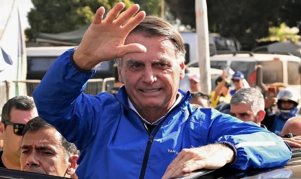 巴西最高法院周一下令软禁前总统贾伊尔·博尔索纳罗Jair Bolsonaro，他