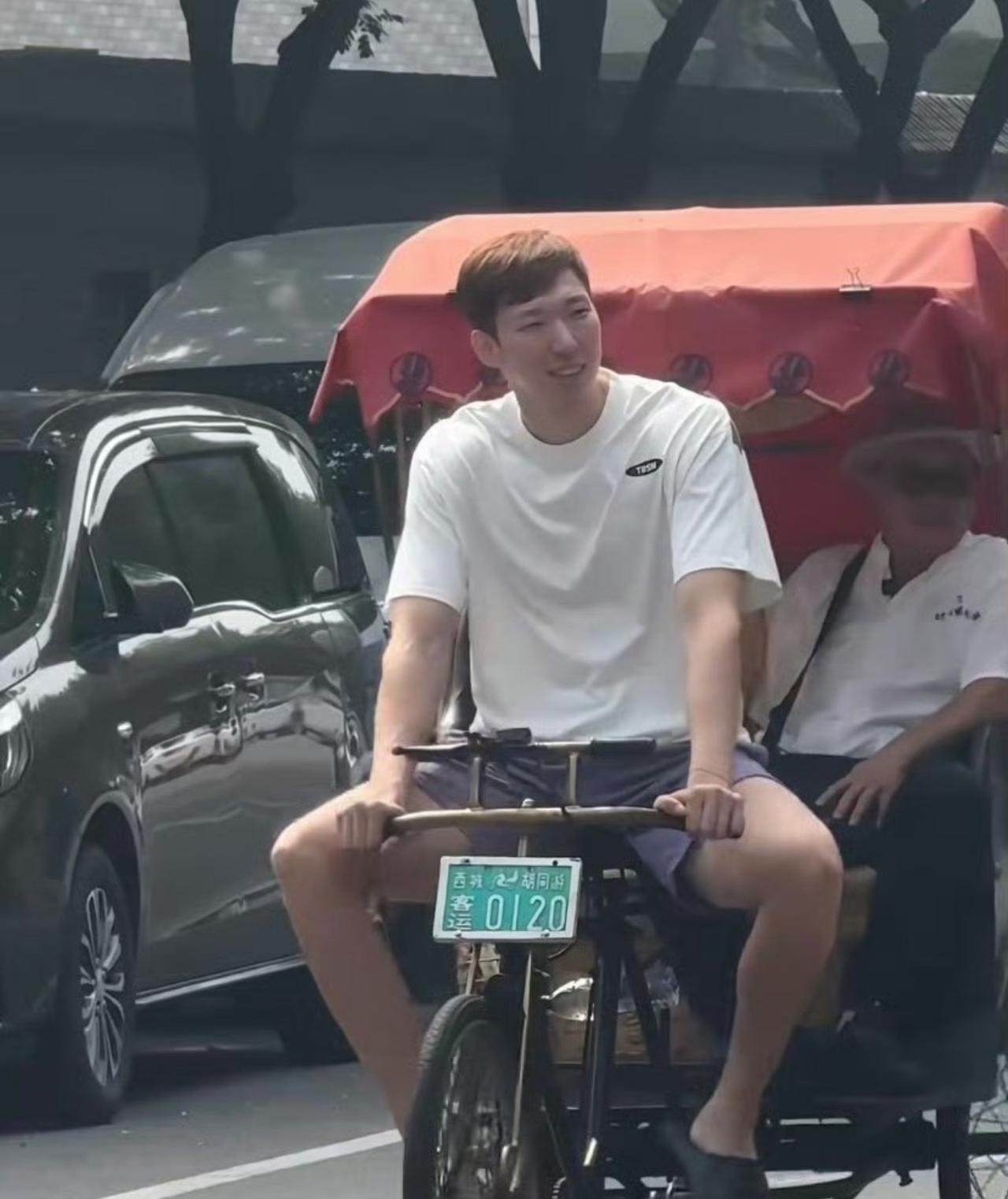 大魔王周琦世预赛发力太猛需连场静养，胡金秋稍作停息不知疲倦三战CBA俱乐部杯！