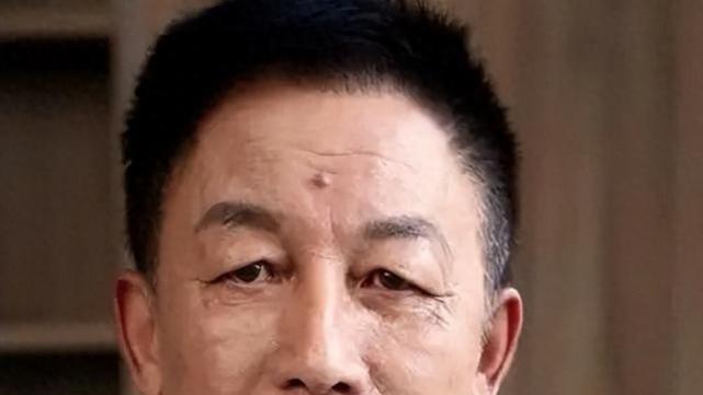 易中天：从“三国名嘴”到“毒教材”争议，他经历了什么？