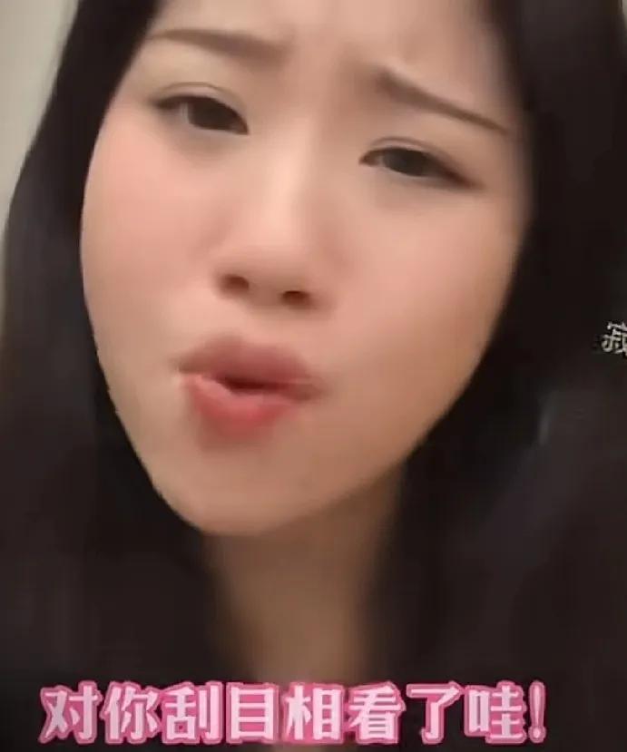 都说相由心生，碰见这种面相的女人，千万要躲开。
说话总爱拿腔拿调的女人，不知道为