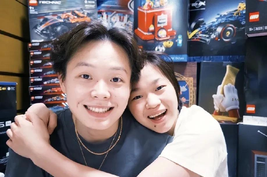 陈艺文过生日，全红婵零点发文送祝福。
全红婵很有心，也很喜欢陈艺文，在跳水队两个