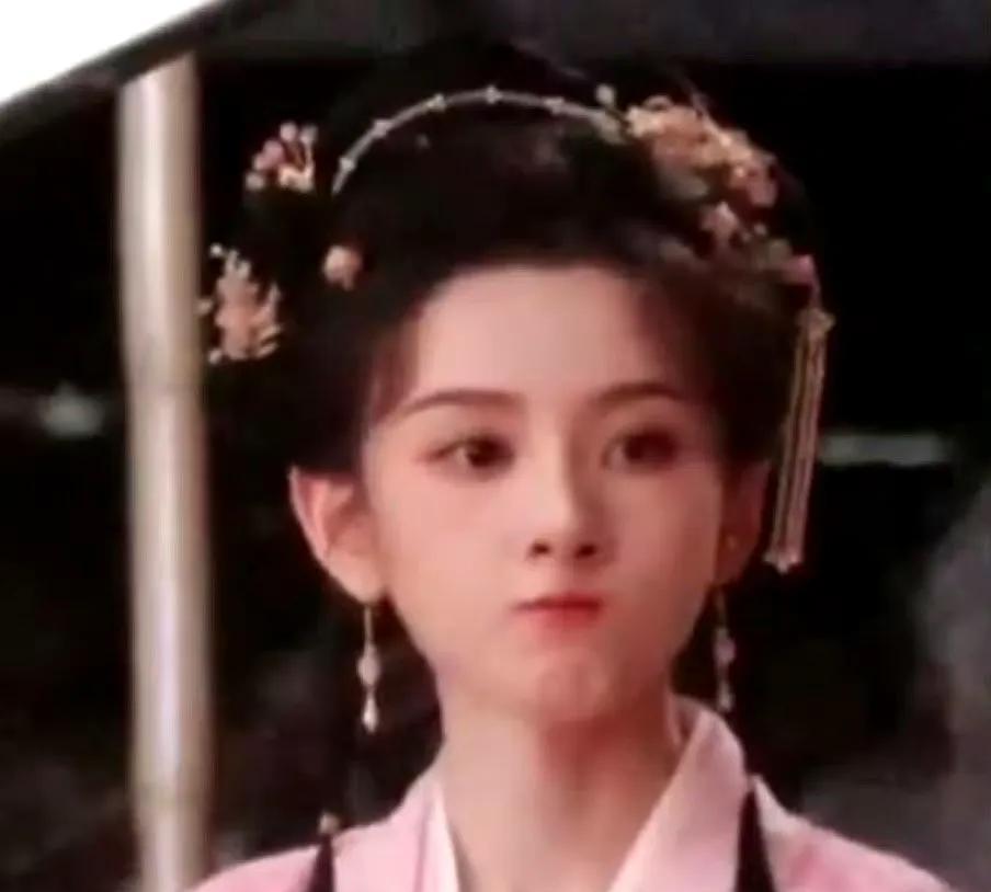 家人们，最近被#宋祖儿表妹万福粉衣造型路透#疯狂刷屏，看完我只想说，这是什么仙女