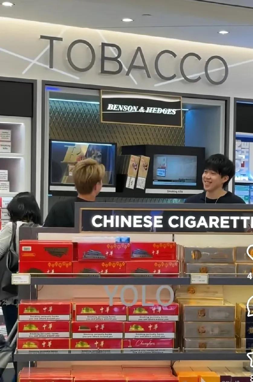 国乒连夜飞回北京！



紧张的比赛结束，队员们连购物的时间都没有。  大头匆匆