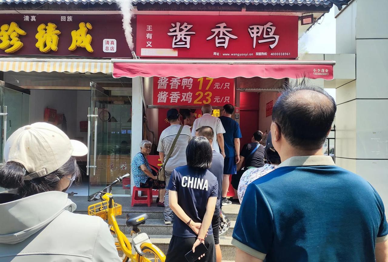和我们家老太太说网球
前几天回家买了一只酱香鸡，我们老太太了解价格后，她说更喜欢