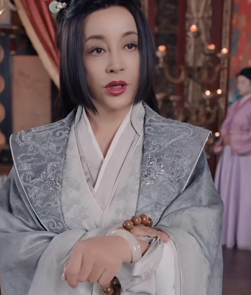刘晓庆的第二部微短剧妆造！