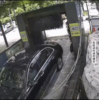 你说他穷？他开e300！却去1元洗车，差点没命……[惊呆]