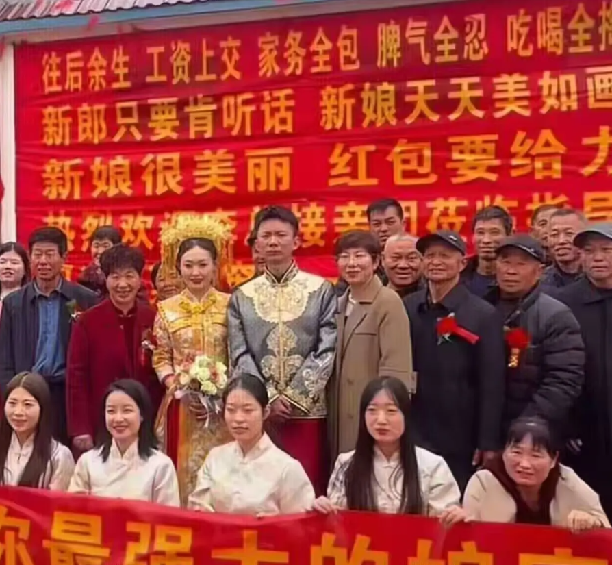 阴婚是吧，娶了个鬼，天天在家上供