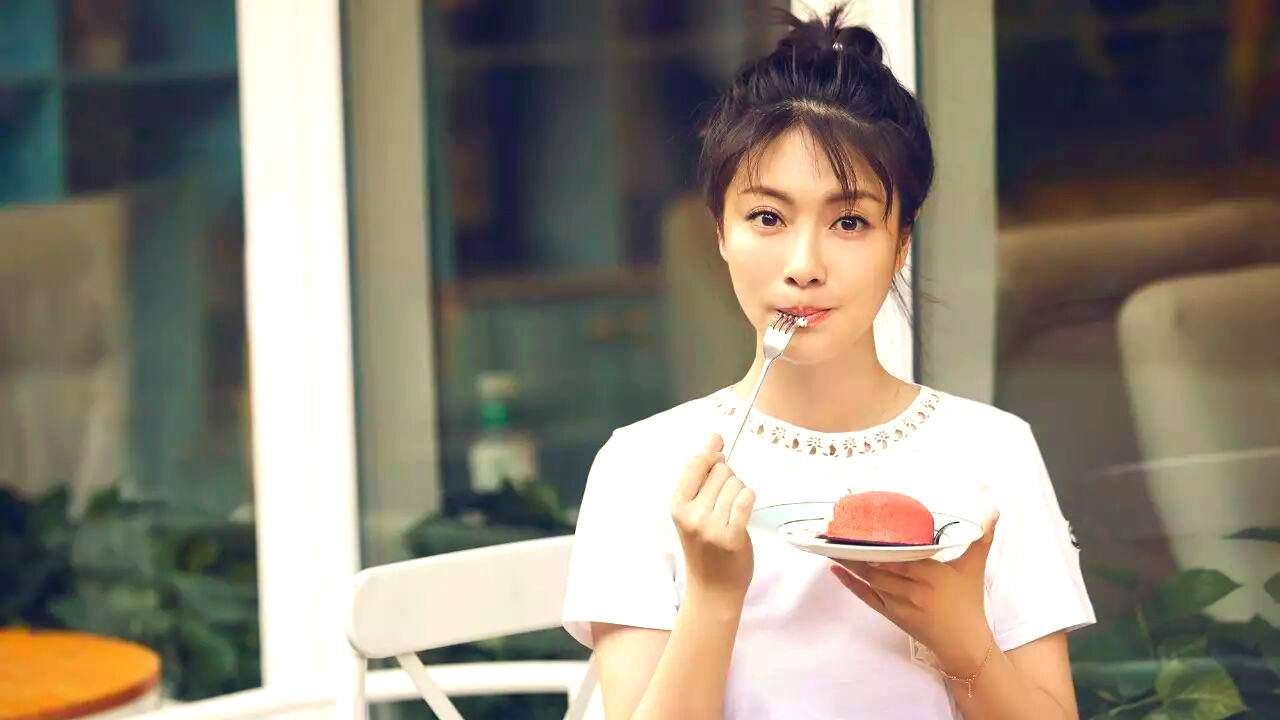 自曝被性骚扰，曾遭遇跟踪狂，长得美处处碰壁，如今38岁半退圈状态