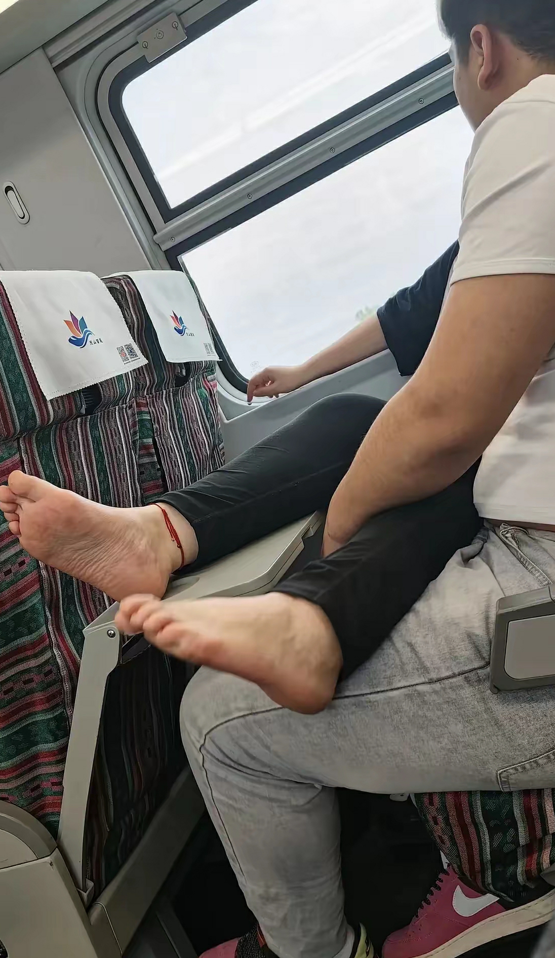 闺蜜:真的有人觉得自己的脚是香的吗