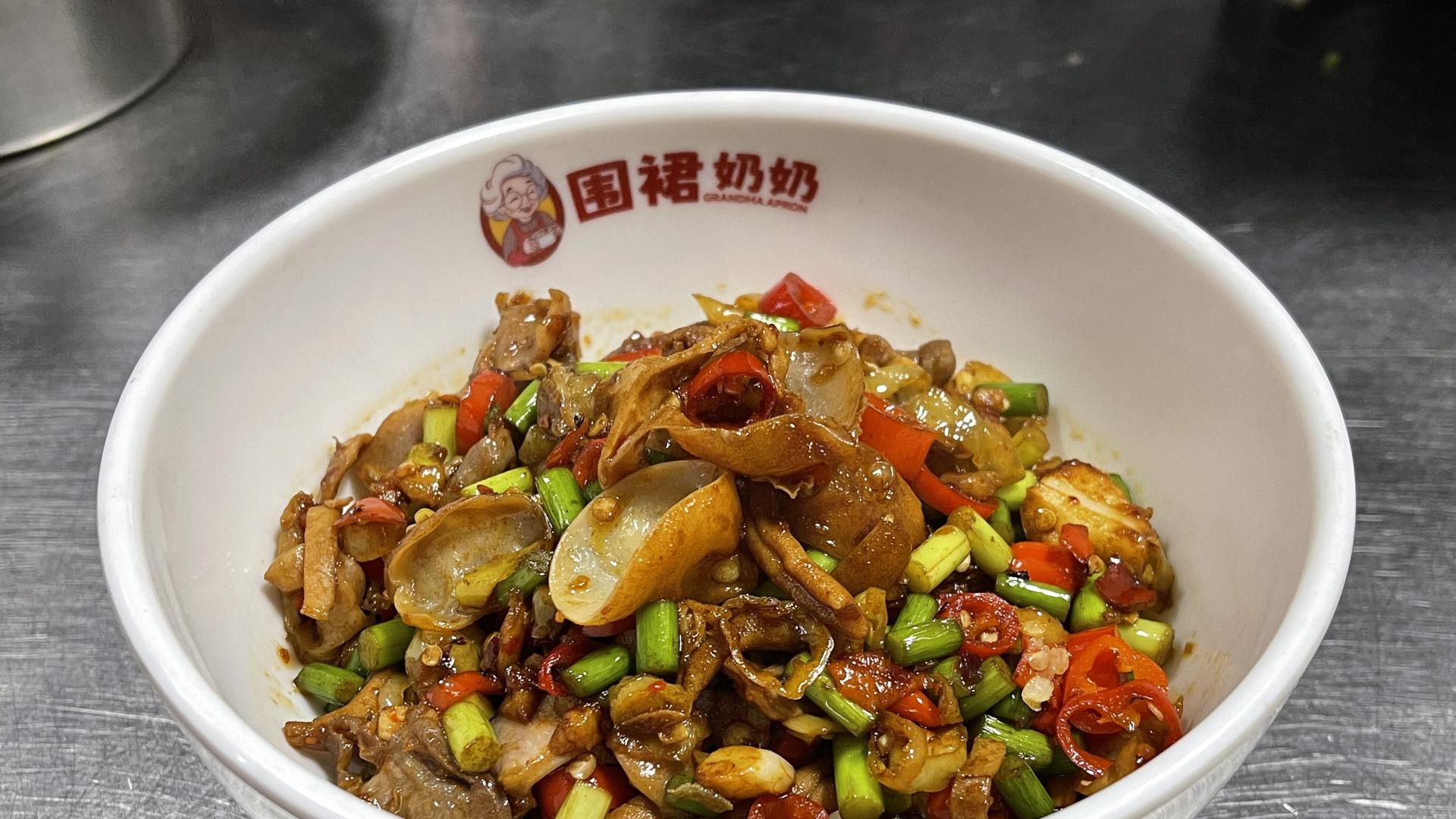 面馆的香辣鸡杂，浇饭能吃三大碗