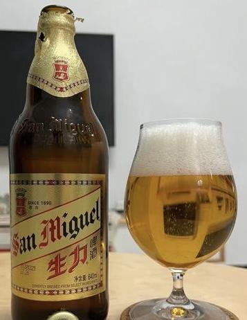 炎热的夏季在东莞的烧烤摊上吃一些烤制的食物再喝些冰镇啤酒，那可是一大享受，烧烤摊