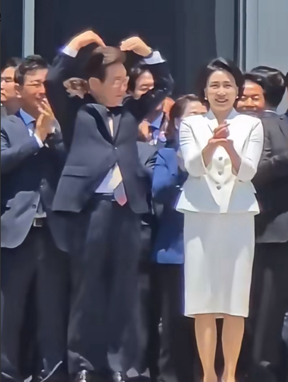 李在明到现在不回应记者推夫人一事

不是有什么难言之隐

也不是不想去追究，而是