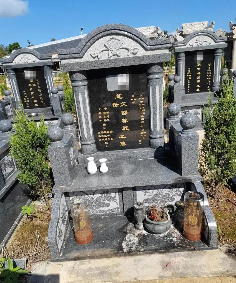 致80后：
2000年前上大学免费，2000年后上大学收费了，因为80后开始上大