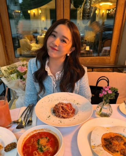 阚清子自曝体重113斤，感慨减肥太难了，女明星体重过百的非常少见了，姐姐这是幸福