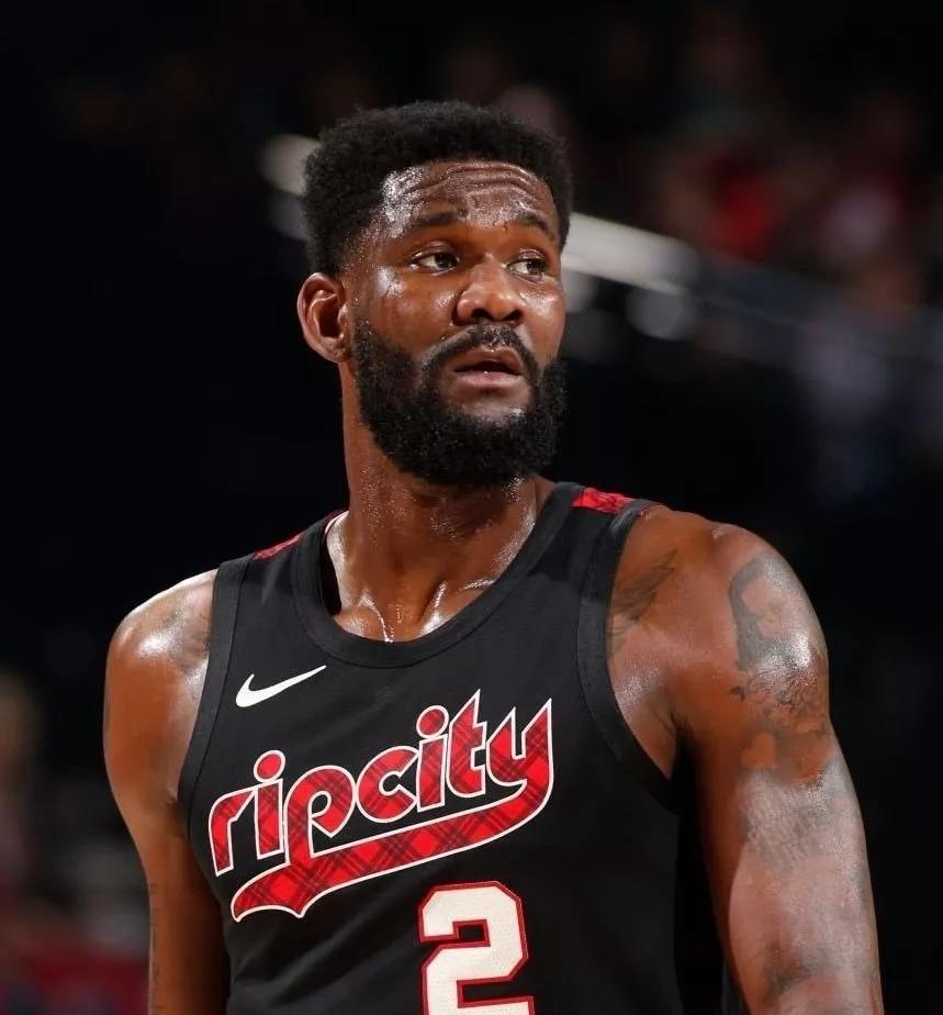 就关于艾顿这个，我只想说他真的只是因为很菜，然后今年交易市场的各种诡异情况，导致