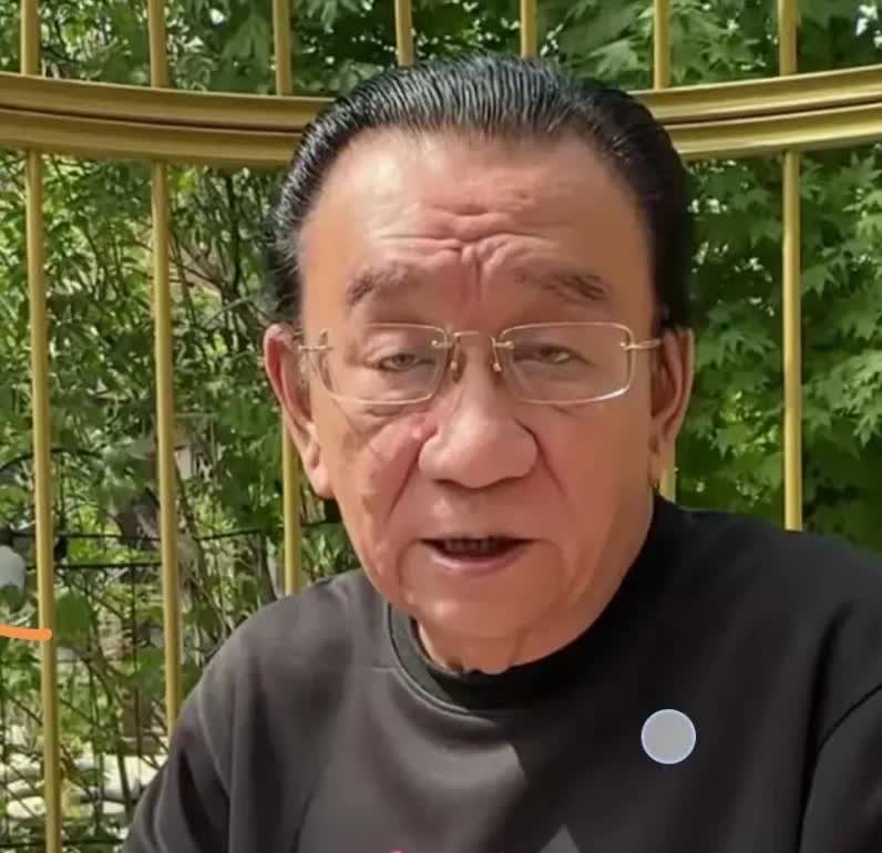 先是自己制造话题提高自己流量，后又强拉郭德纲，制造话题，硬生生的把“小黑胖子”加