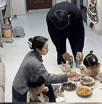 有其母必有其女，哥们戒酒吧[捂脸]