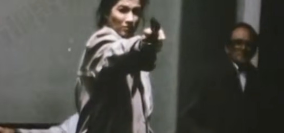 狠心母亲为女复仇血溅法庭











---











我