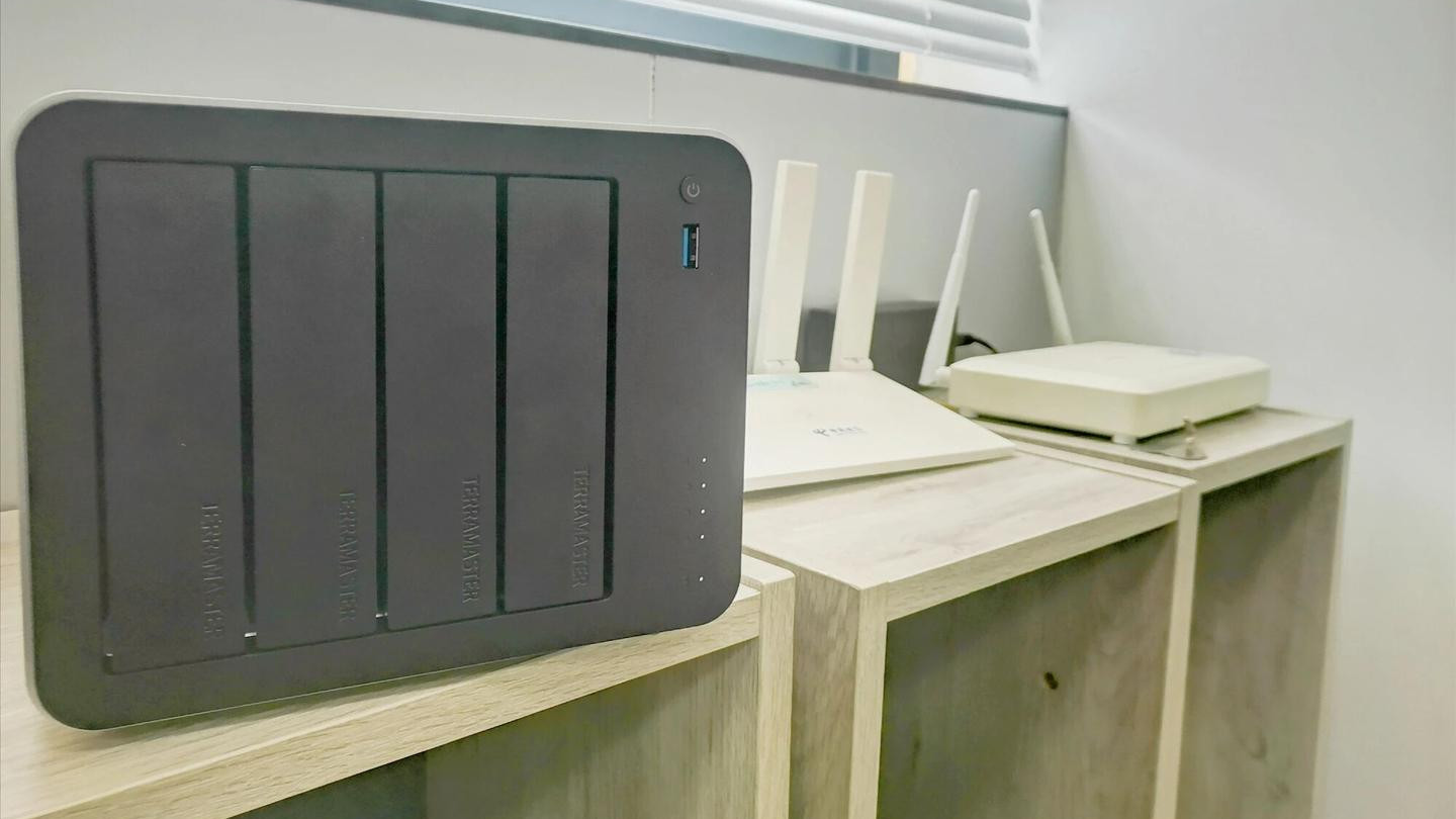 谁说小办公室只能云盘，这台铁威马NAS让我彻底告别限速交流