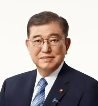 日本到底在想啥











石破茂在国际论坛上说得那叫一个好听，说什么