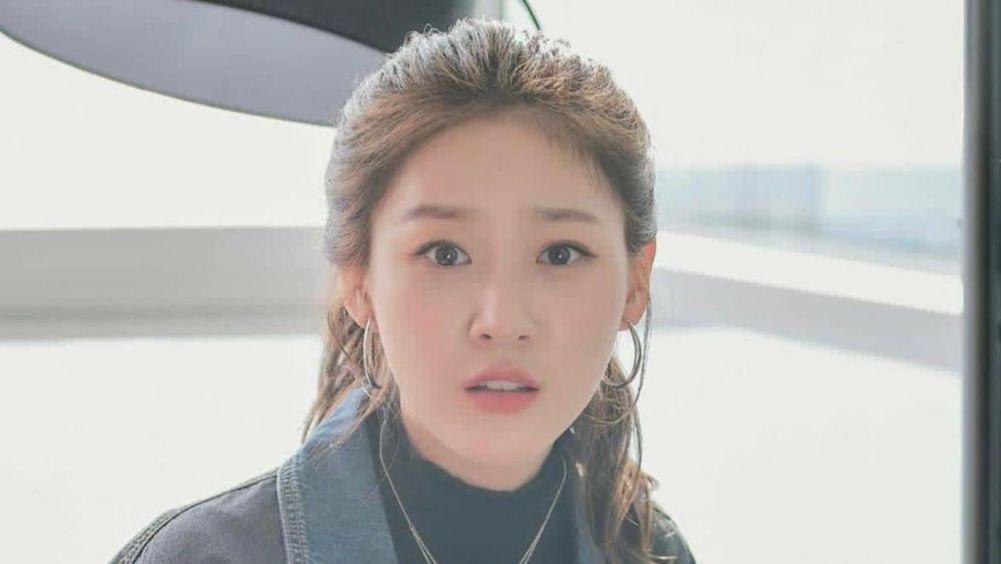 金赛纶自杀前经历了什么？下跪请求减免7亿债务，收到催债函后恐惧到发抖哭泣。