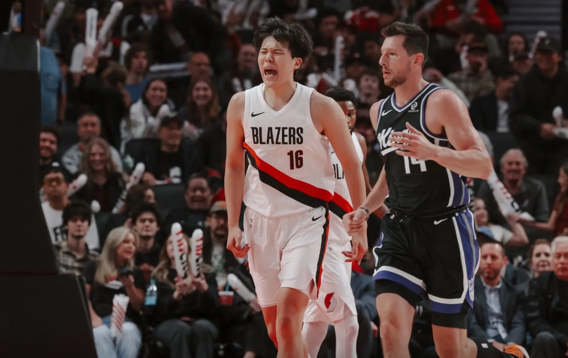 拓管是不是把临场指挥主导权还给斯普利特了，最近比赛不见比约格伦在替补席跳脚了，小