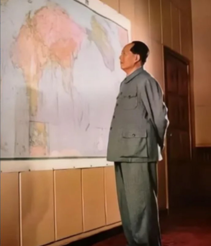 1951年，10万名志愿军被美军包围，彭老总一向冷静，但这次心急如焚，连忙向毛主