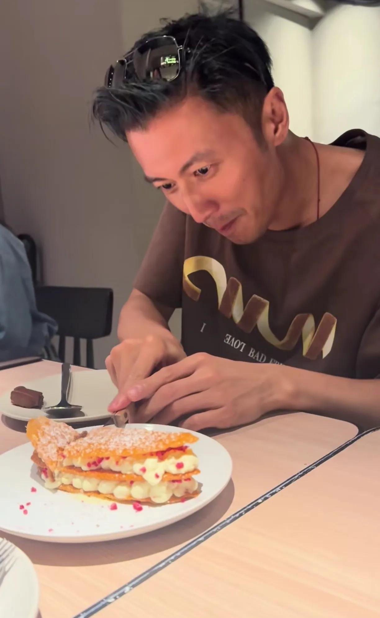 真的不知道大家骂谢霆锋到底在骂什么？人家从始至终兜兜转转也只有两个女人，王菲和张