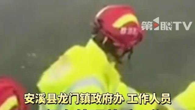 女子拍照坠崖后续！俩儿子当场崩溃，知情人曝内幕：她胆子太大了