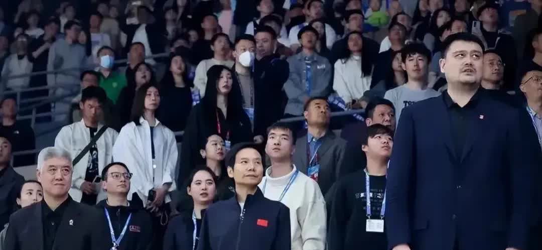 当年小米手机的销量，就跟现在小米苏七在车圈的销量一样
确实很多，也很惊艳
但