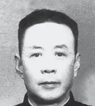 1939年，国军中将陈铁在山西设宴款待彭德怀，陈铁的夫人在倒茶时悄悄说道：“现在