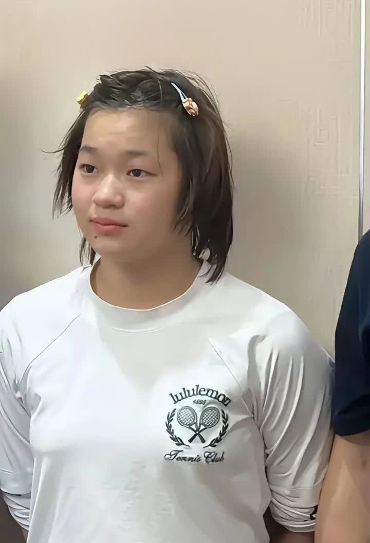 🔥这是谁？有人认识吗？[震惊]
全红婵现在胖成这样了？简直不敢相信自己的眼睛