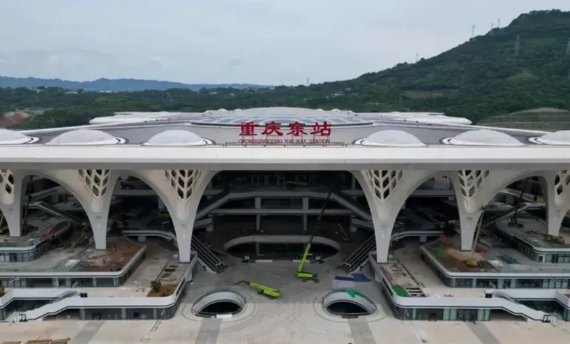 全球最大高铁站?

重庆小伙伴鼓吹重庆东站全球最大，依据是站房面积超过了70万，