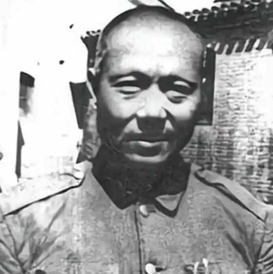 陈长捷抱怨傅作义起义没有带他，结果一个成了座上宾，一个进了功德林。

但是实际上