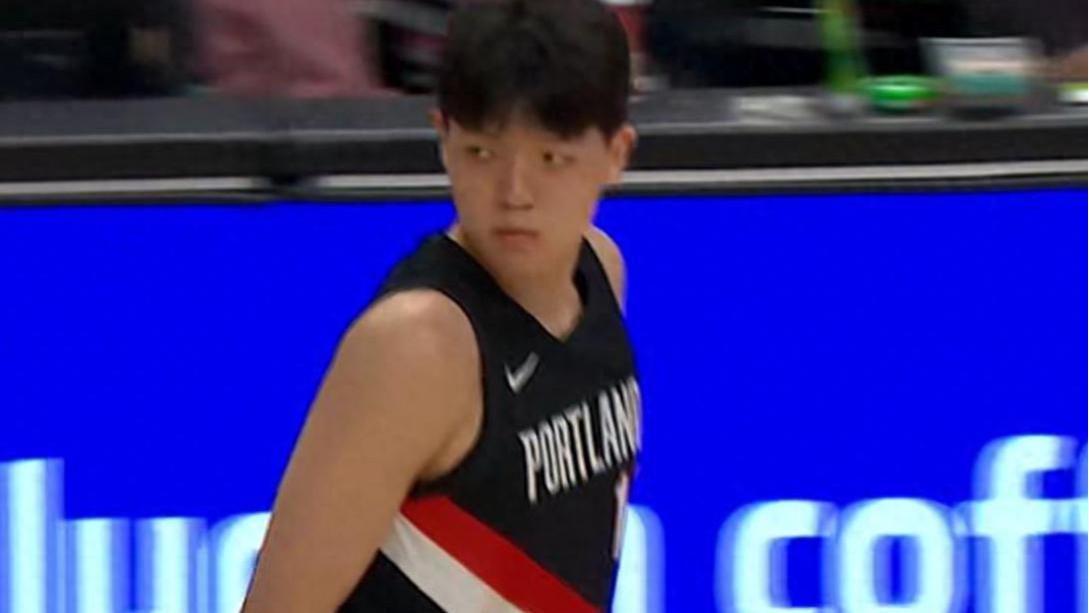 篮下单吃！保护前场篮板助攻！