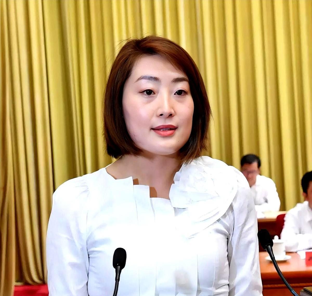 宗馥莉是宗庆后与施幼珍的独生女儿，现在42岁的她一直单身。
大伙儿可能不知道，她