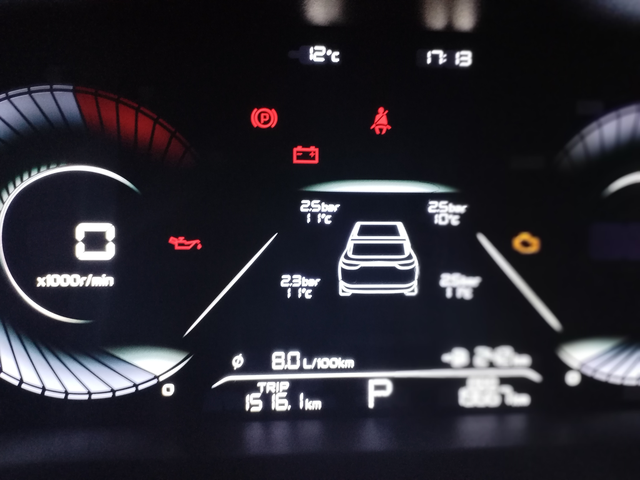 最近车子借我老哥开了一个月
真的是油耗在个人，全看自己开，以前7.几现在还车我一