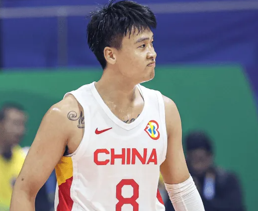 翟晓川在谈到球队表现时表示：从去年周琦和陈盈骏来了之后就有了一定变化，强援加入后