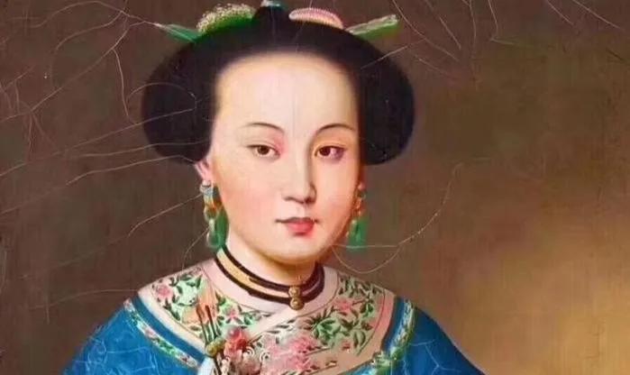 1900年，慈禧第一次见周莹便问：“你有丈夫吗？” 30岁的周莹回答：“民女已经
